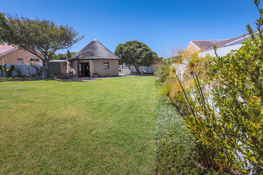 1 Bedroom Property for Sale in Sandbaai Western Cape
